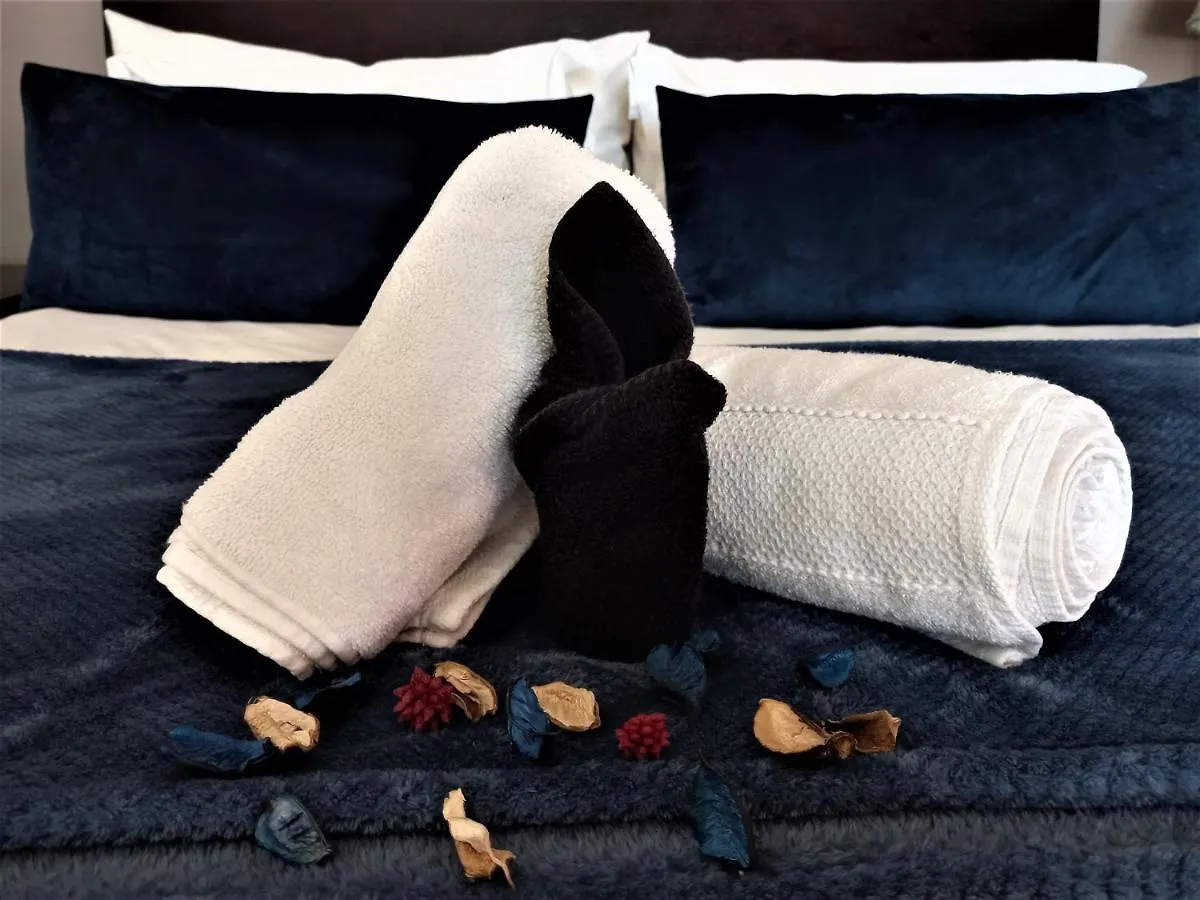 Mandalay Beach Guest House Bloubergstrand